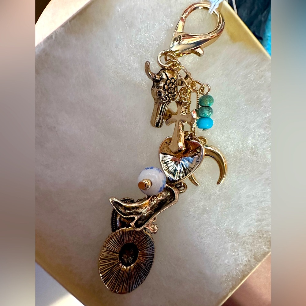 💝 5 for $25 💝 NEW Josslyn Company Western Bag Charm - Picture 3 of 4